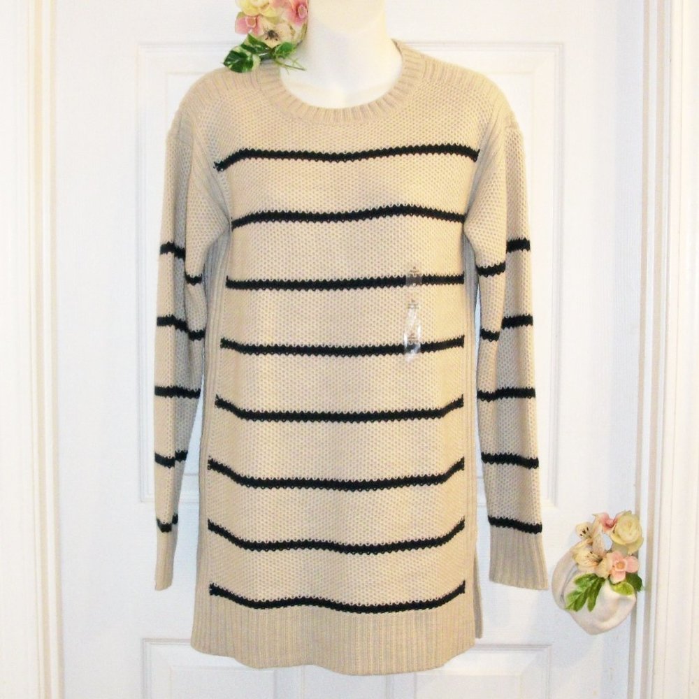 a.n.a. A New Approach NWT XS Pullover Knit Sweater Oatmeal w/ Navy Blue Stripes